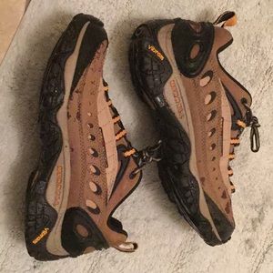 Merrell Vibram hiking shoes size 8. EUC